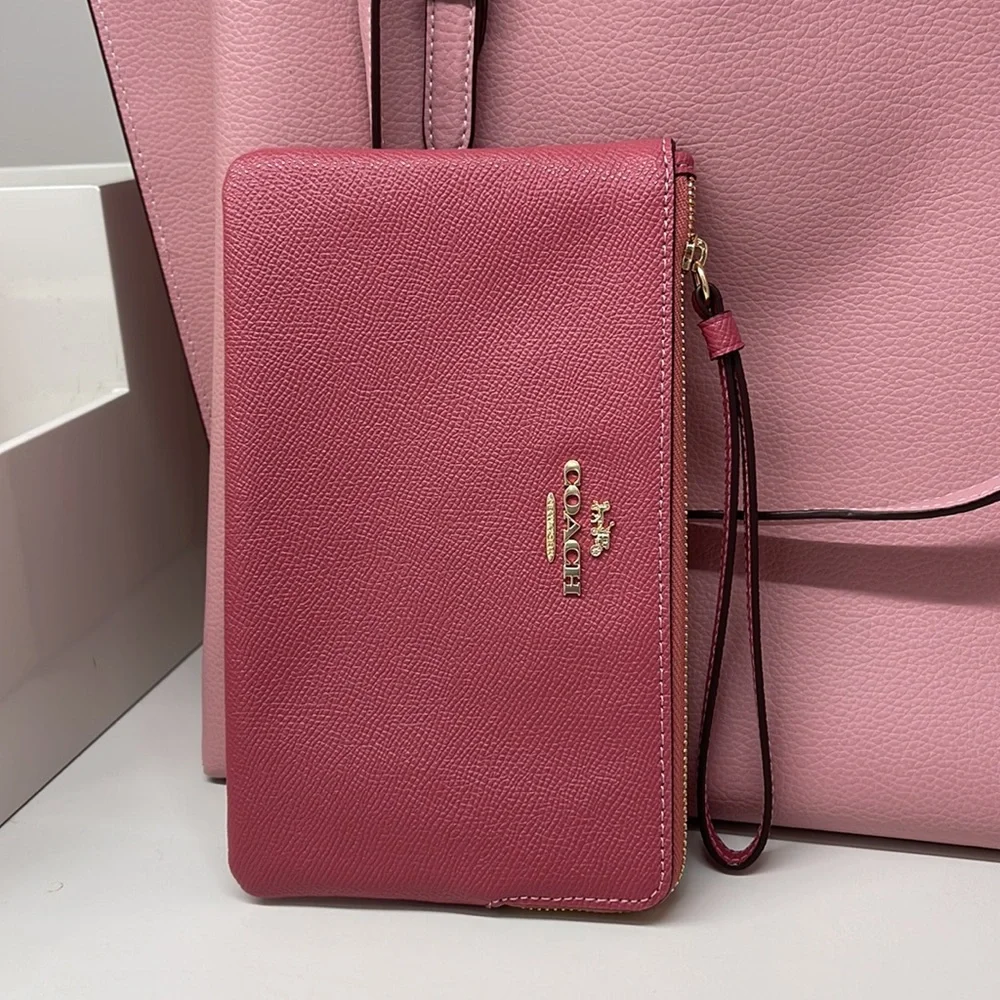 Coach Large Corner Zip Wristlet IM/Rouge